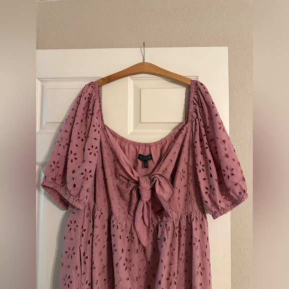 ELOQUII Women's Plus Size Eyelet Tie Front Maxi Dress Size 28 - Picture 6 of 6